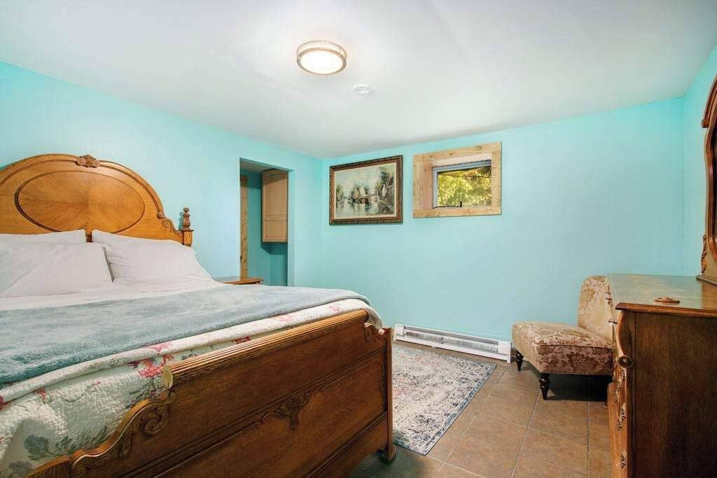 7 bedrooms, WiFi, bed sheets