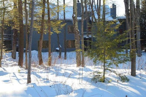 The Log Cabin | House in Thompsonville walking distance to resort amenities