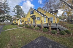 Exterior - Cottage on the canal to Burt Lake with large patio and space for boat (Indian River)