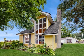 Unclassified image, 2 of 21, button - Cottage on the canal to Burt Lake with large patio and space for boat (Indian River)