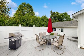 Unclassified image, 2 of 22, button - Dreamy Coastal Cottage W/ Free WiFi, Full Kitchen, & Large Deck - Walk to Town (Harbor Springs)
