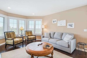 TV, fireplace, DVD player, offices - Wonderful Ski-in/Ski-out Townhome W/ Shared Pool, Free WiFi, & Modern Decor (Thompsonville)