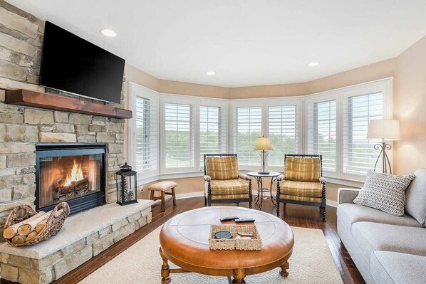 TV, fireplace, DVD player, offices - Wonderful Ski-in/Ski-out Townhome W/ Shared Pool, Free WiFi, & Modern Decor (Thompsonville)