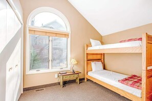 3 bedrooms, WiFi, bed sheets