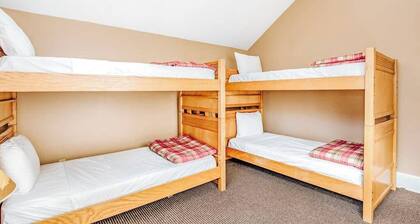 Homey condo w/ wood-burning fireplace, near hot tub and other resort amenities
