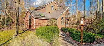 Homey condo w/ wood-burning fireplace, near hot tub and other resort amenities