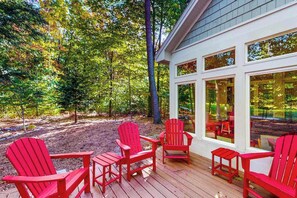 Terrace/patio - Luxury home with forest views, fireplace, deck, streaming, & washer/dryer (Glen Arbor)