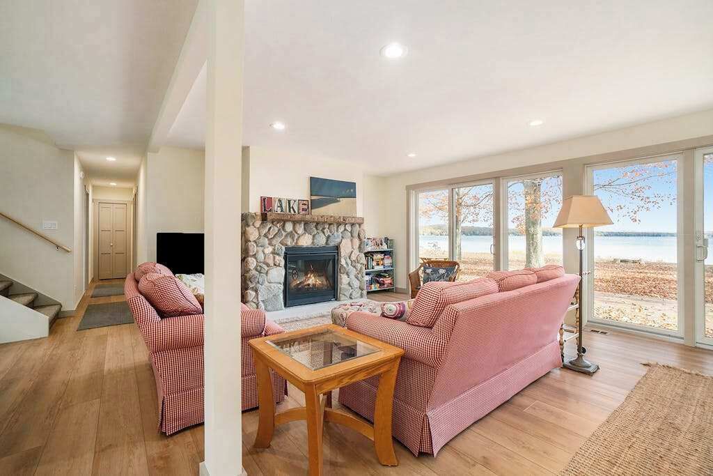 TV, fireplace, DVD player, offices