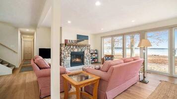 TV, fireplace, DVD player, offices