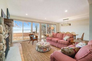 TV, fireplace, DVD player, offices - Newly remodeled lake house with amazing views, dock, firepit & vibrant interior (Honor)