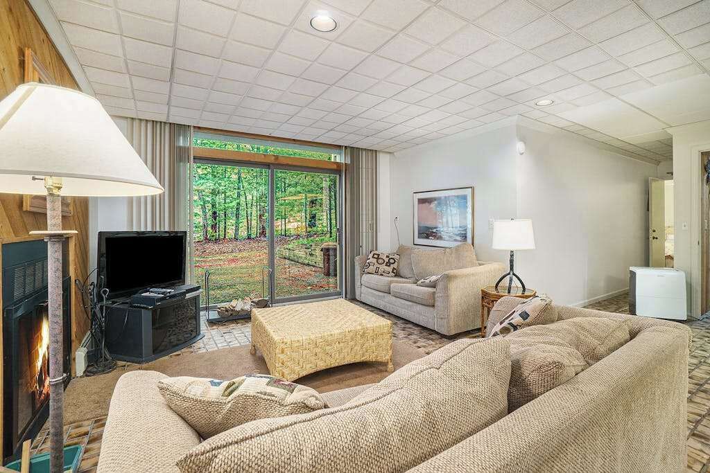TV, fireplace, DVD player, offices