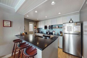 Fridge, microwave, oven, stovetop - Tasteful Glen Arbor condo with beautiful Lake Michigan views, deck & fireplaces (Glen Arbor)