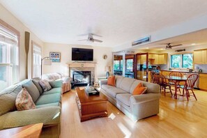 TV, fireplace - Downtown home in Glen Arbor with central AC, fireplace & washer/dryer (Glen Arbor)