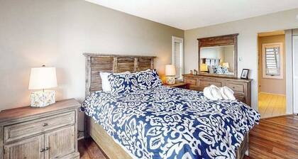 Bayfront condo with lake & bay views, deck, 2 fireplaces, private washer/dryer