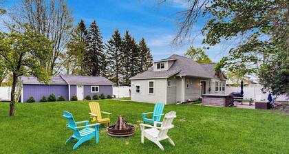 Arcadia Retreat w/ private hot tub, gas grill, fire pit, near beach, Dogs- YES!