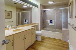 Shower, towels - Darling condo on Lake Michigan with washer/dryer, deck, lake views, fireplace (Glen Arbor)