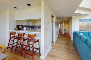 TV, fireplace, offices - Darling condo on Lake Michigan with washer/dryer, deck, lake views, fireplace (Glen Arbor)