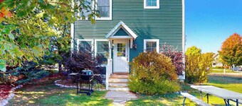 Adorable farmhouse style home with washer/dryer, central AC, deck - near lake