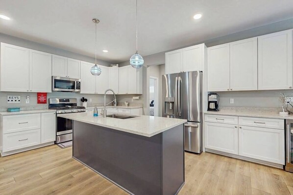 Fridge, microwave, oven, stovetop - Modern Harbor County Home w/ hot tub, ping-ping, patio, grill, & walk to beach! (Union Pier)