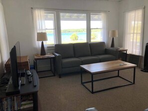 TV, DVD player, stereo, offices - Pleasant lake house w/ free cable, guest kayak, set on trail - dogs allowed (Beulah)
