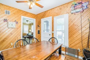 Dining - Pleasant lake house w/ free cable, guest kayak, set on trail - dogs allowed (Beulah)