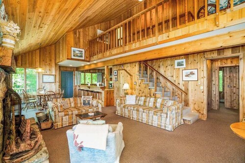 Rustic dream-home w/ lake views, wraparound deck, & wood-burning fireplace