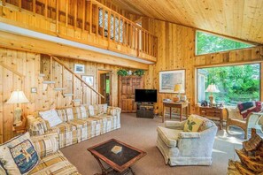 TV, fireplace, DVD player, offices - Rustic dream-home w/ lake views, wraparound deck, & wood-burning fireplace (Frankfort)