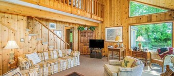 Rustic dream-home w/ lake views, wraparound deck, & wood-burning fireplace