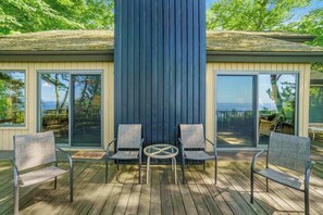Terrace/patio - Rustic dream-home w/ lake views, wraparound deck, & wood-burning fireplace (Frankfort)