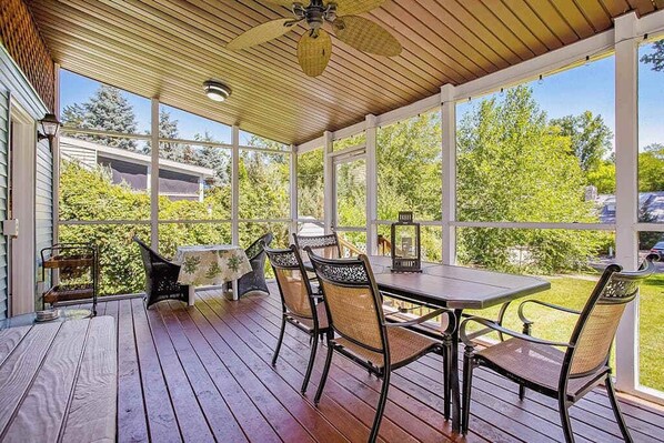 Outdoor dining - Enchanting dog-friendly home w/ grill, firepit, full kitchen, & washer/dryer (Union Pier)