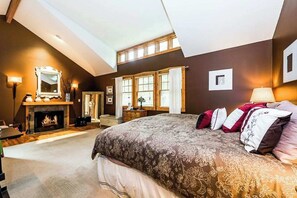 4 bedrooms, iron/ironing board, WiFi, bed sheets - Secluded, charming home with in-ground pool, hot tub, firepit & high-speed WiFi (Union Pier)