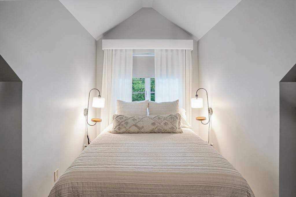 7 bedrooms, WiFi, bed sheets