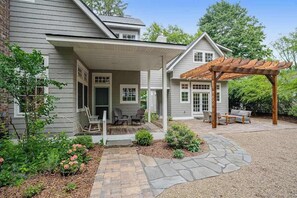 Terrace/patio - Custom-design luxury home with lovely patio, firepit - walk to beaches (Union Pier)