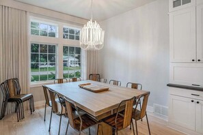 Dining - Custom-design luxury home with lovely patio, firepit - walk to beaches (Union Pier)