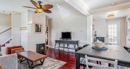 Quaint, budget-friendly home walking distance to town with grill - dog-friendly