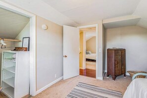 2 slaapkamers, een strijkplank/strijkijzer, wifi, beddengoed