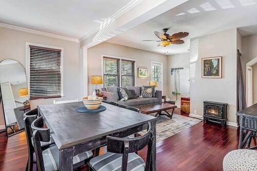 Quaint, budget-friendly home walking distance to town with grill - dog-friendly