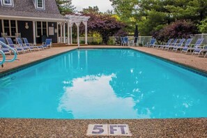 Pool - Lovely Union Pier Home with WiFi/Backyard/Firepit/Private Hot Tub/Pool (Union Pier)