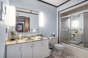 Shower, towels - Dog-friendly home near Lake Michigan with patio & firepit (South Haven)