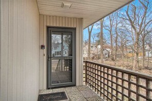 Terrace/patio - Dog-friendly home near Lake Michigan with patio & firepit (South Haven)