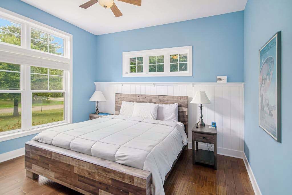 4 bedrooms, desk, WiFi