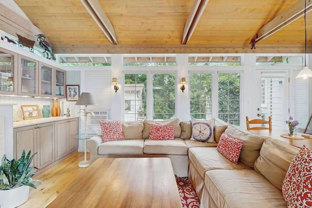 TV, fireplace, DVD player, offices