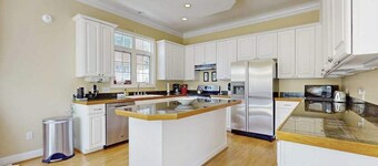 Spacious, two-story condo w/ fireplace Walking distance to the river