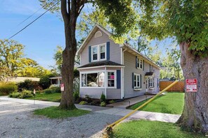 Exterior - Enjoy a scenic getaway, a relaxing hot tub, and seasonal comfort. (New Buffalo)