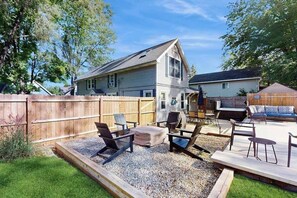 Terrace/patio - Enjoy a scenic getaway, a relaxing hot tub, and seasonal comfort. (New Buffalo)