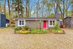 Exterior - Dog-friendly cottage with private beach, screened porch, wood fireplace & AC (Lakeside)