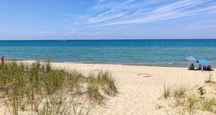 Dog-friendly cottage with private beach, screened porch, wood fireplace & AC