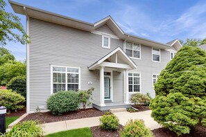 Exterior - Spacious downtown condo just one block from Kalamazoo River (Douglas)