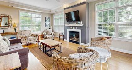 Spacious downtown condo just one block from Kalamazoo River