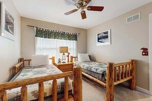 3 habitaciones, tabla de planchar con plancha, wifi y ropa de cama 